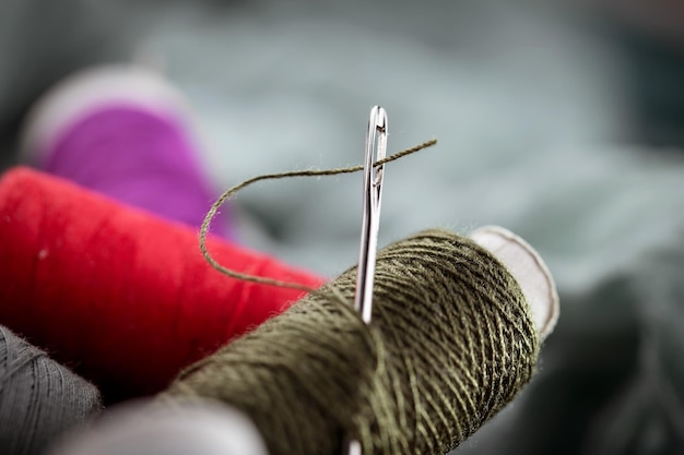 Zbliżenie igły i nici